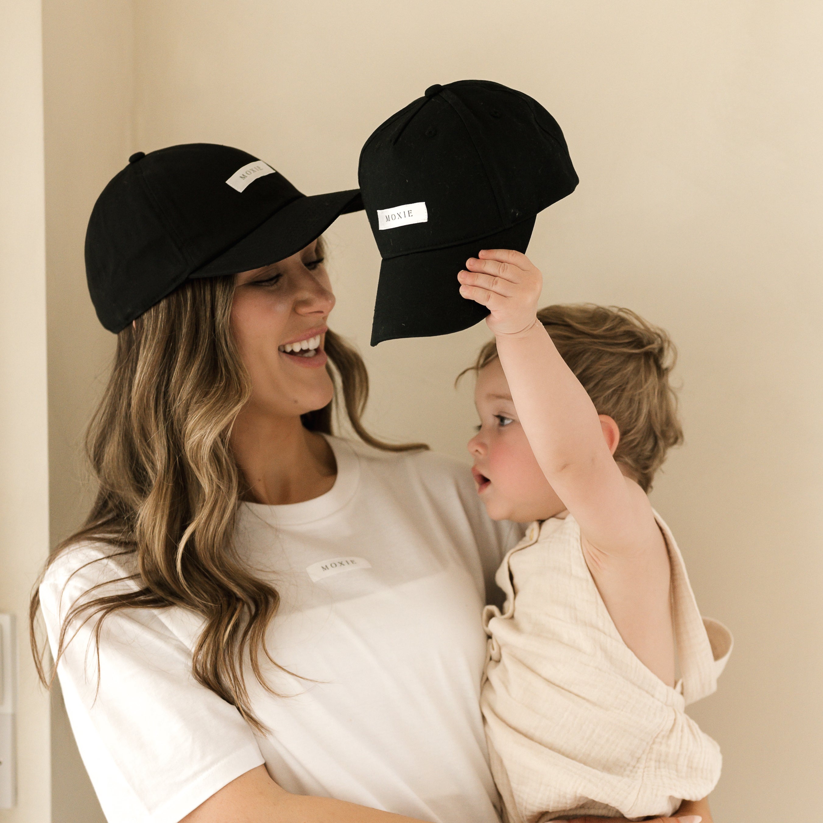 Mini-Moxie Cap Black